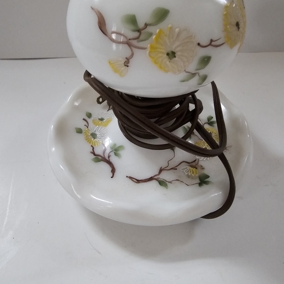 Vintage Table Lamp Hand Painted Hurricane Gone with the Wind Milk Glass - Picture 6 of 15